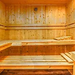 דירה Bright Garden Flat, Private Sauna, Parking בריסטול