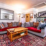 Bright Garden Flat, Private Sauna, Parking *