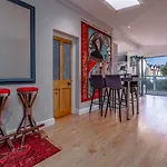 Bright Garden Flat, Private Sauna, Parking * בריסטול