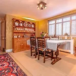Bright Garden Flat, Private Sauna, Parking בריסטול