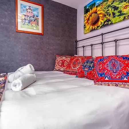 Bright Garden Flat, Private Sauna, Parking Apartment *