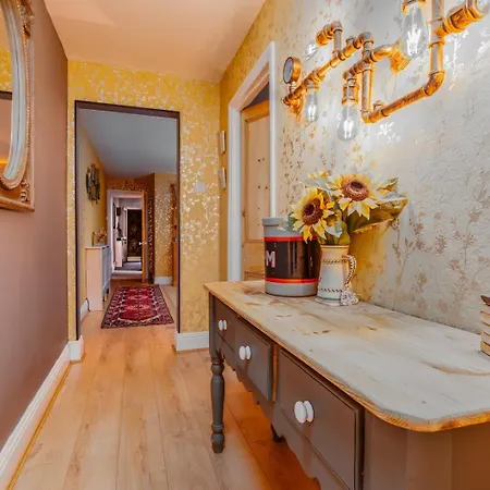 Cozy 2Br Retreat W/ Sauna & Garden Bristol