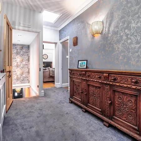 Apartment Bright Garden Flat, Private Sauna, Parking