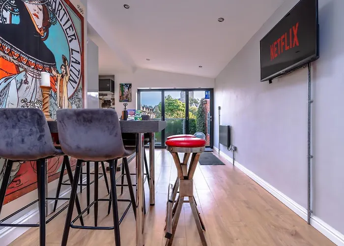 Apartment Bright Garden Flat, Private Sauna, Parking *