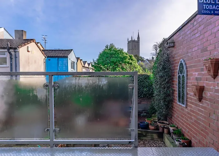 Bright Garden Flat, Private Sauna, Parking * Bristol