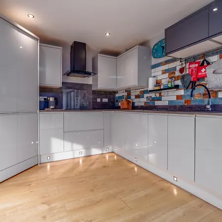 公寓 Cozy 2br W/ Sauna & Patio Garden *