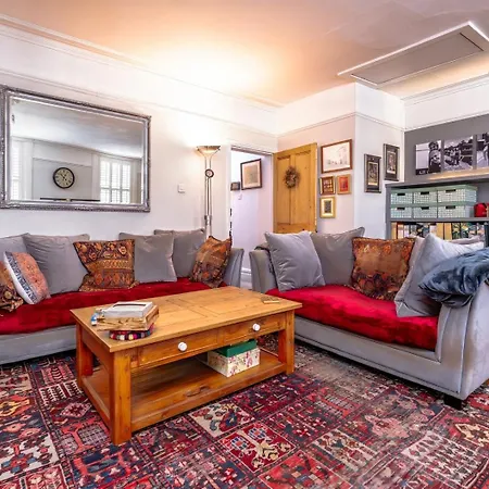 Bright Garden Flat, Private Sauna, Parking *