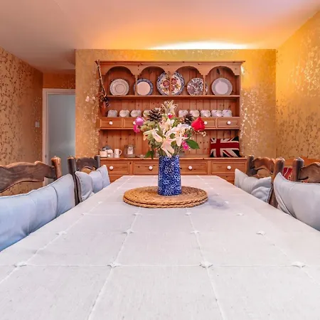 Bright Garden Flat, Private Sauna, Parking アパート ブリストル