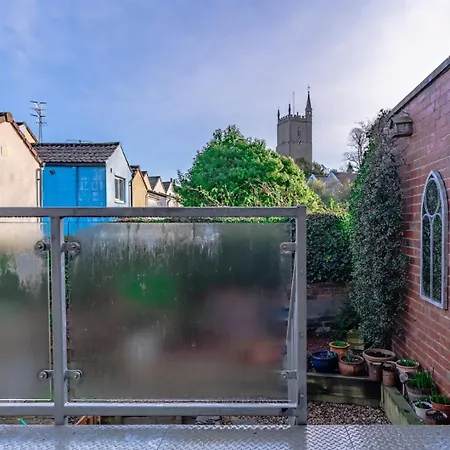 Bright Garden Flat, Private Sauna, Parking * ブリストル