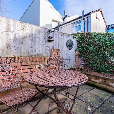 Bright Garden Flat, Private Sauna, Parking Appartement *