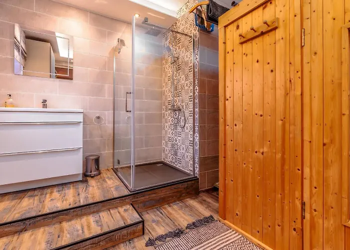 Bright Garden Flat, Private Sauna, Parking * ブリストル