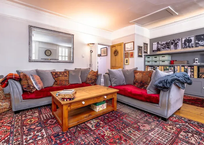 Bright Garden Flat, Private Sauna, Parking *