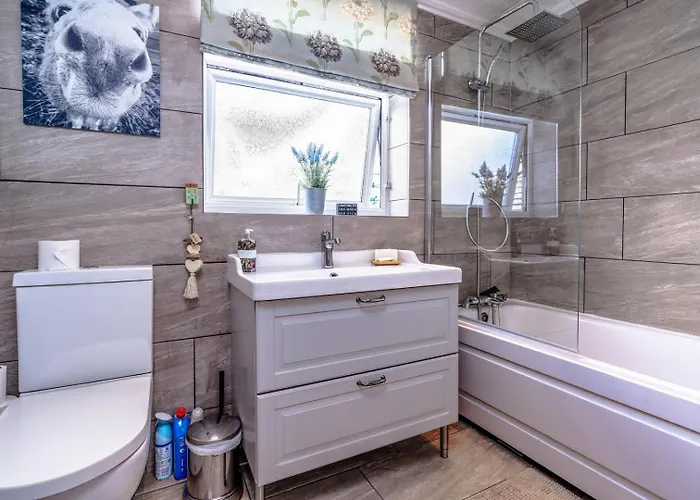 アパート Bright Garden Flat, Private Sauna, Parking